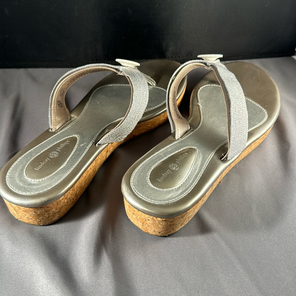 LINDSAY PHILLIPS THONG SANDAL FLIP FLOP HEELS IN SILVER - Picture 3 of 5